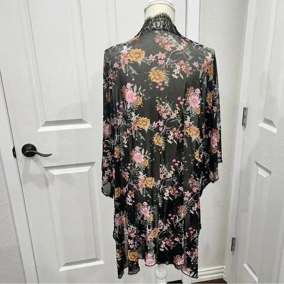 Established 1946 Floral Kimono with Lace Trim - Picture 4 of 6